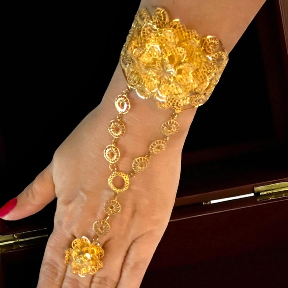 Elegant Solid 21K 916 Yellow Gold Fancy Floral PANJA Hand Bracelet BEAUTY!! - Picture 8 of 17